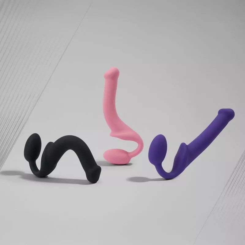 SEMI-REALISTIC BENDABLE STRAP-ON PINK - M